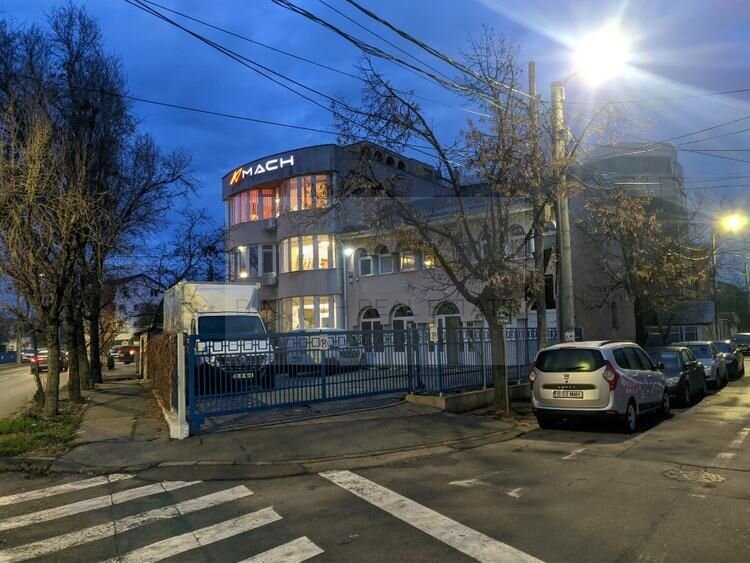 Sector 4 Cladiri de birouri de inchiriat  1.100 mp, vizibilitate stradala